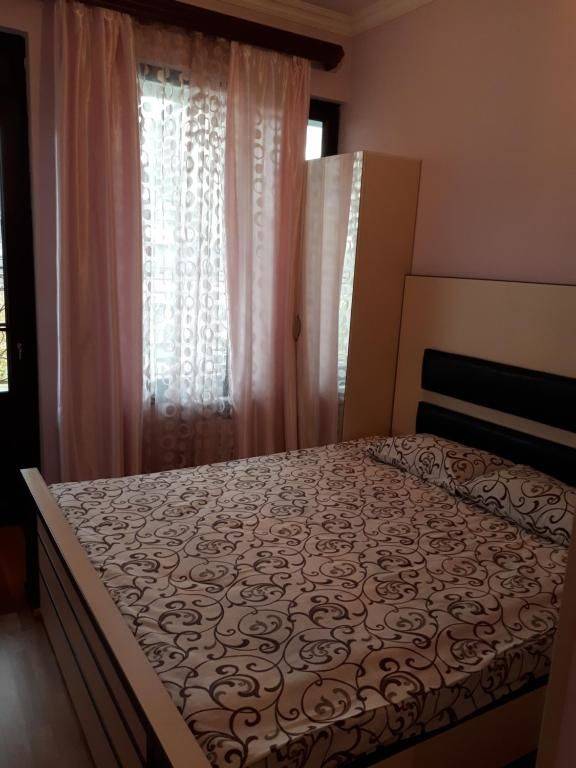 Фотографии номера Двухместный номер Делюкс с 1 кроватью и ванной в  Arm Hostel Ереван